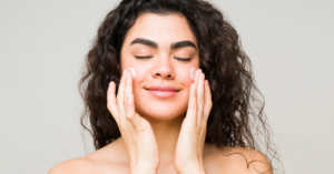 mid-twenties woman applying sunscreen